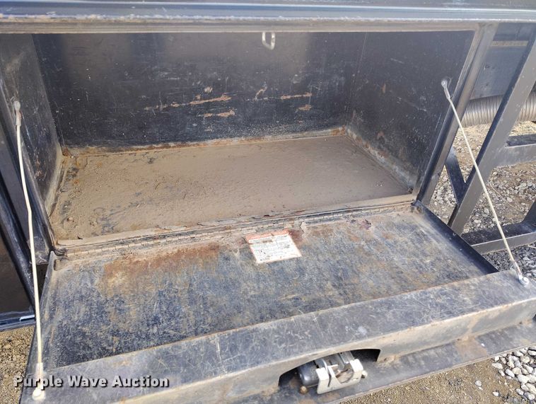 image for item DT0828 1995 Chevrolet Kodiak C6500 flatbed truck