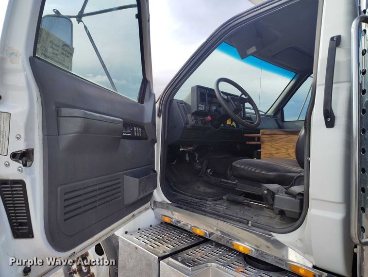 image for item DT0828 1995 Chevrolet Kodiak C6500 flatbed truck