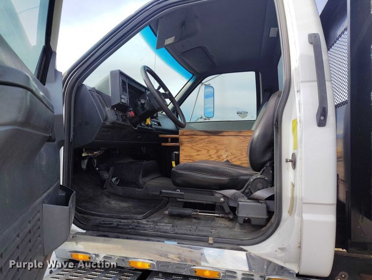 image for item DT0828 1995 Chevrolet Kodiak C6500 flatbed truck