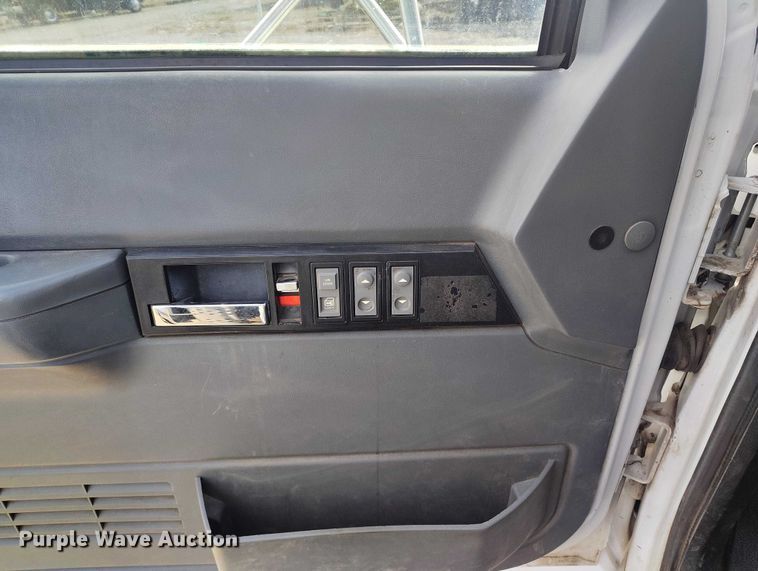 image for item DT0828 1995 Chevrolet Kodiak C6500 flatbed truck