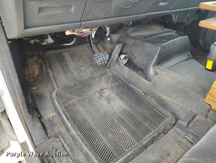 image for item DT0828 1995 Chevrolet Kodiak C6500 flatbed truck