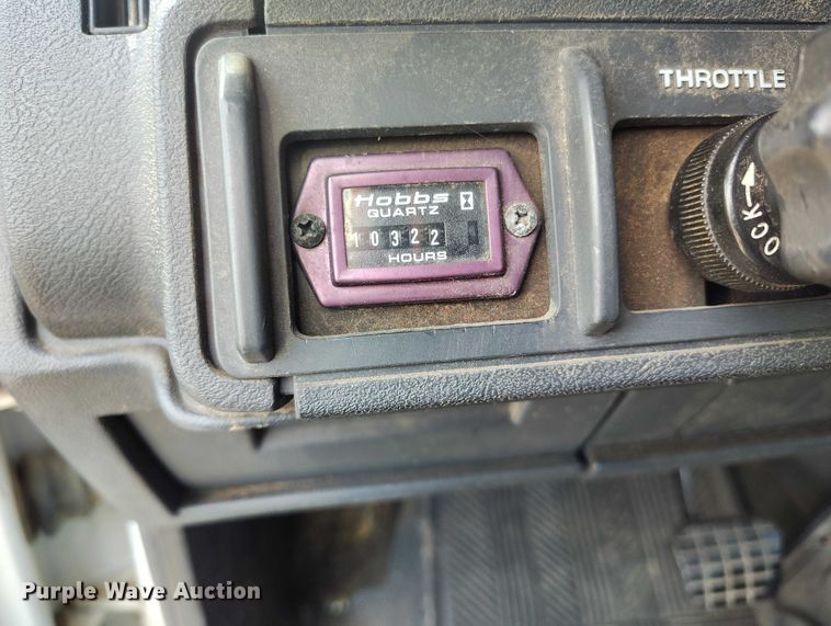 image for item DT0828 1995 Chevrolet Kodiak C6500 flatbed truck