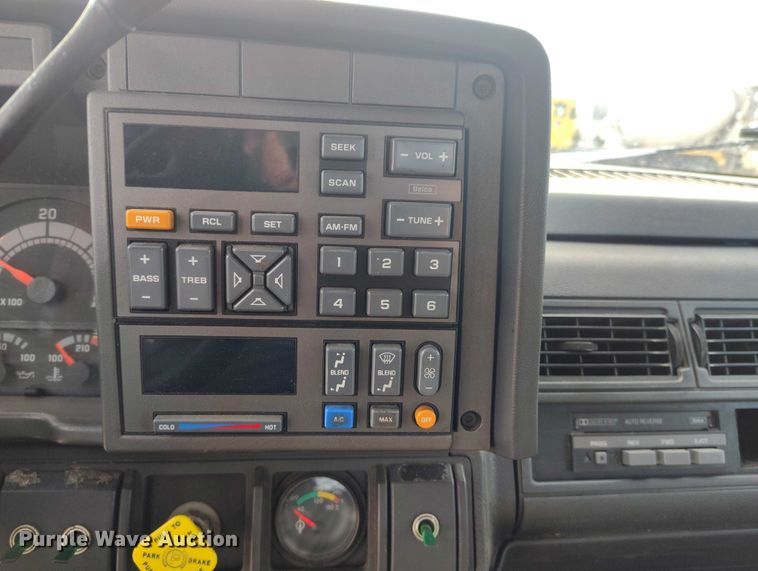 image for item DT0828 1995 Chevrolet Kodiak C6500 flatbed truck