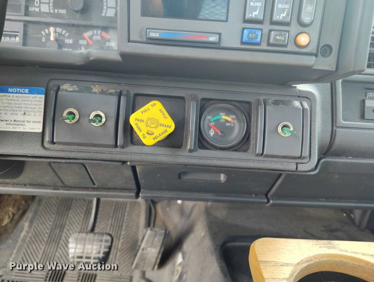 image for item DT0828 1995 Chevrolet Kodiak C6500 flatbed truck