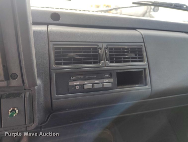 image for item DT0828 1995 Chevrolet Kodiak C6500 flatbed truck