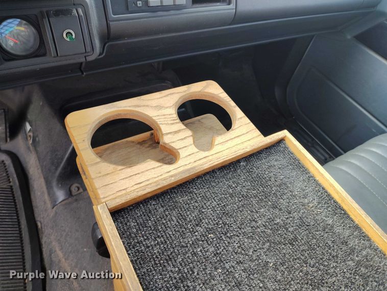 image for item DT0828 1995 Chevrolet Kodiak C6500 flatbed truck