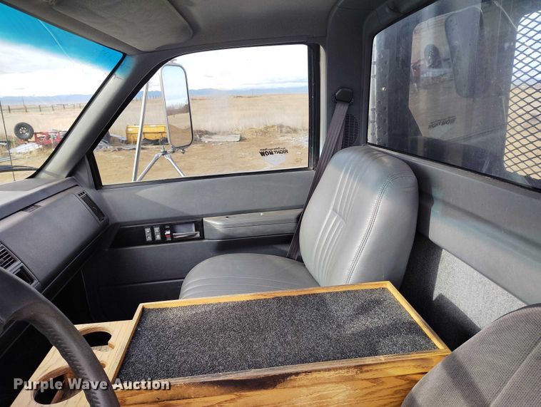 image for item DT0828 1995 Chevrolet Kodiak C6500 flatbed truck