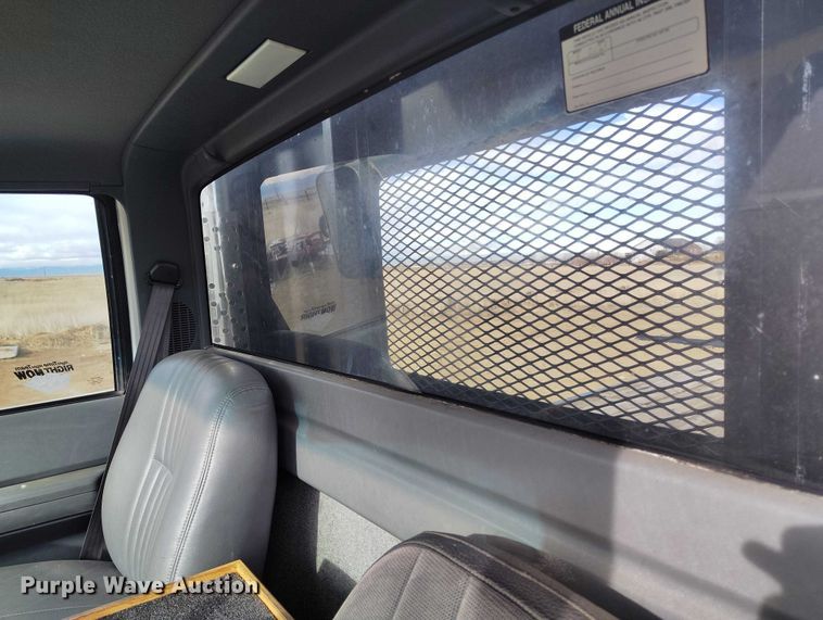 image for item DT0828 1995 Chevrolet Kodiak C6500 flatbed truck