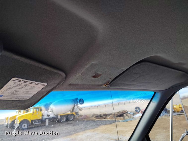 image for item DT0828 1995 Chevrolet Kodiak C6500 flatbed truck