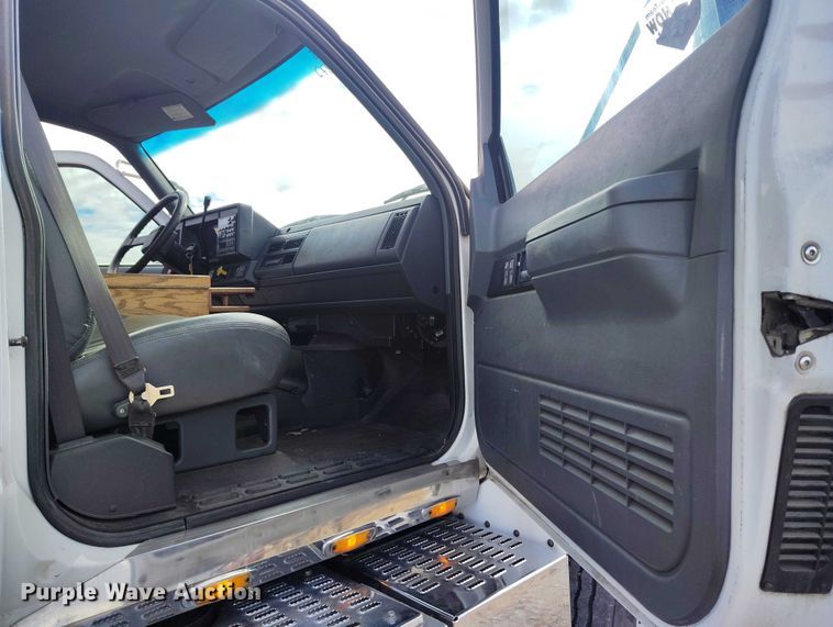 image for item DT0828 1995 Chevrolet Kodiak C6500 flatbed truck