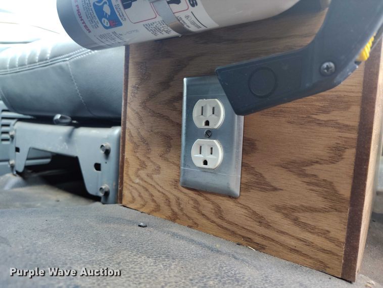 image for item DT0828 1995 Chevrolet Kodiak C6500 flatbed truck