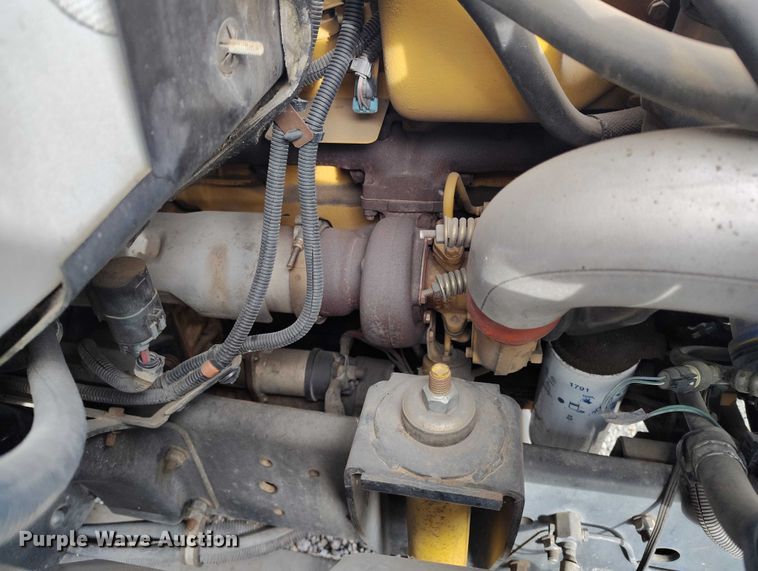 image for item DT0828 1995 Chevrolet Kodiak C6500 flatbed truck