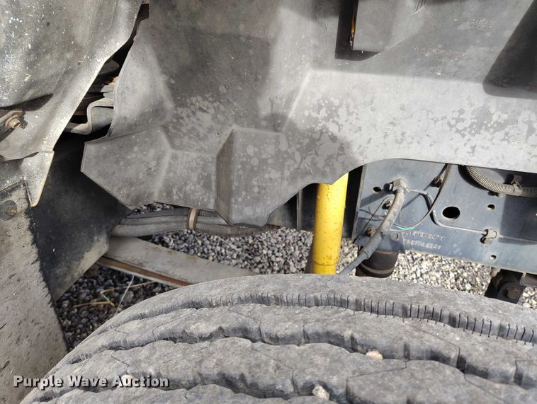 image for item DT0828 1995 Chevrolet Kodiak C6500 flatbed truck