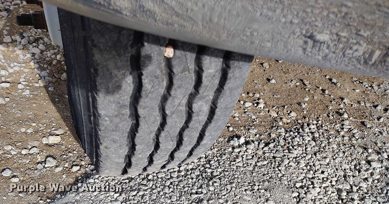 image for item DT0828 1995 Chevrolet Kodiak C6500 flatbed truck