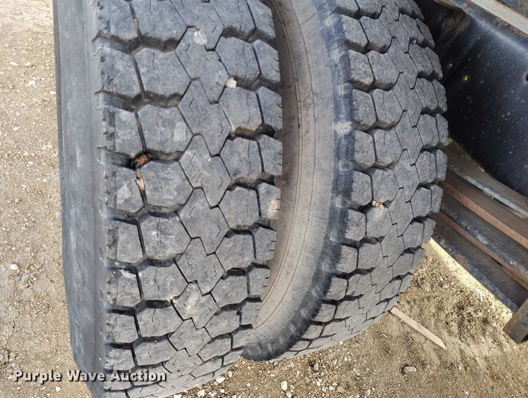 image for item DT0828 1995 Chevrolet Kodiak C6500 flatbed truck