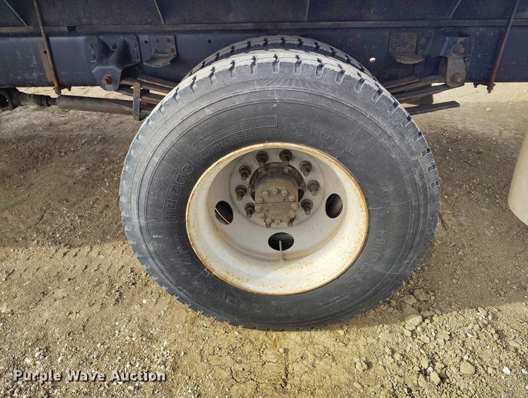 image for item DT0828 1995 Chevrolet Kodiak C6500 flatbed truck