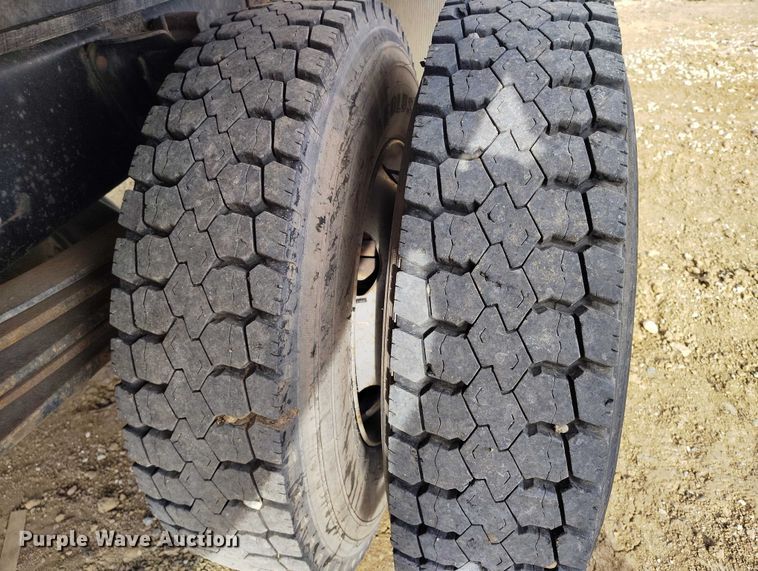 image for item DT0828 1995 Chevrolet Kodiak C6500 flatbed truck