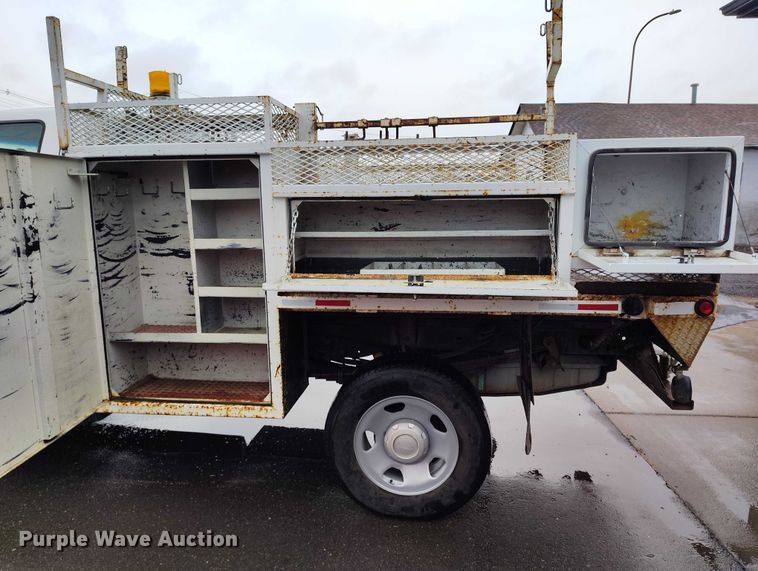 image for item DT0845 2009 Ford F350 Super Duty XL utility bed pickup truck