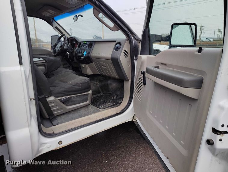 image for item DT0845 2009 Ford F350 Super Duty XL utility bed pickup truck