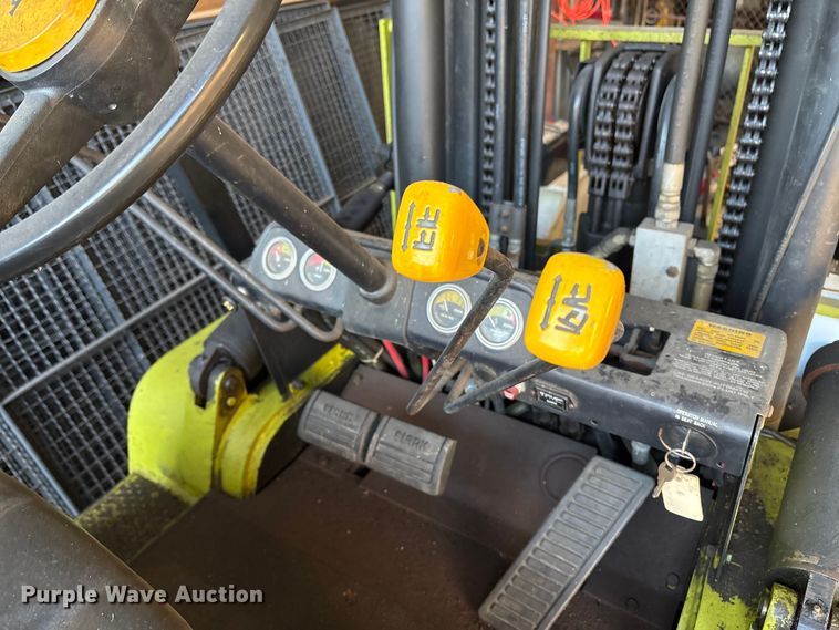 image for item DT2777 Clark C500-YS80 forklift