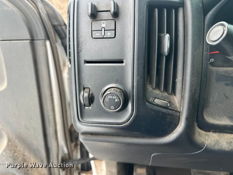 image for item DT6496 2016 Chevrolet Silverado 1500 pickup truck