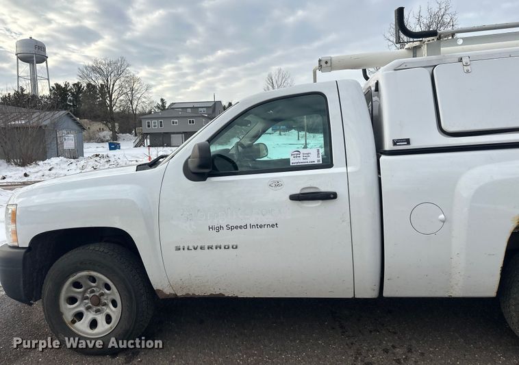 image for item DT6498 2013 Chevrolet Silverado 1500 pickup truck