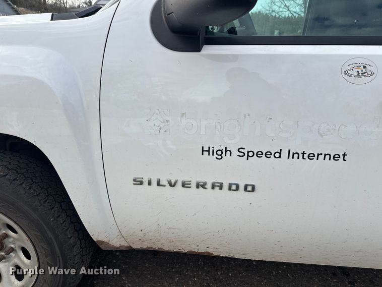 image for item DT6498 2013 Chevrolet Silverado 1500 pickup truck