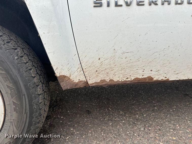 image for item DT6498 2013 Chevrolet Silverado 1500 pickup truck