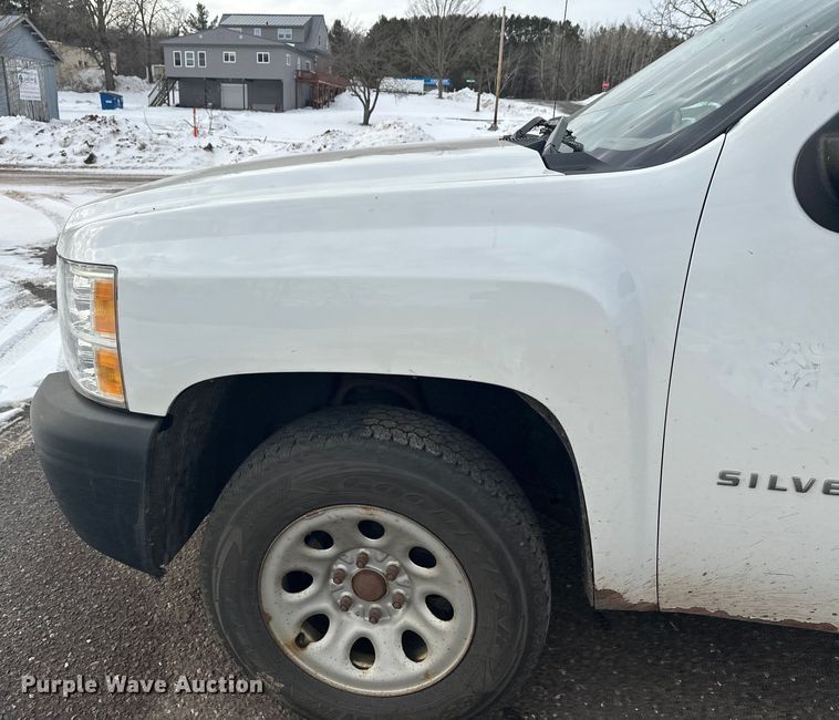 image for item DT6498 2013 Chevrolet Silverado 1500 pickup truck