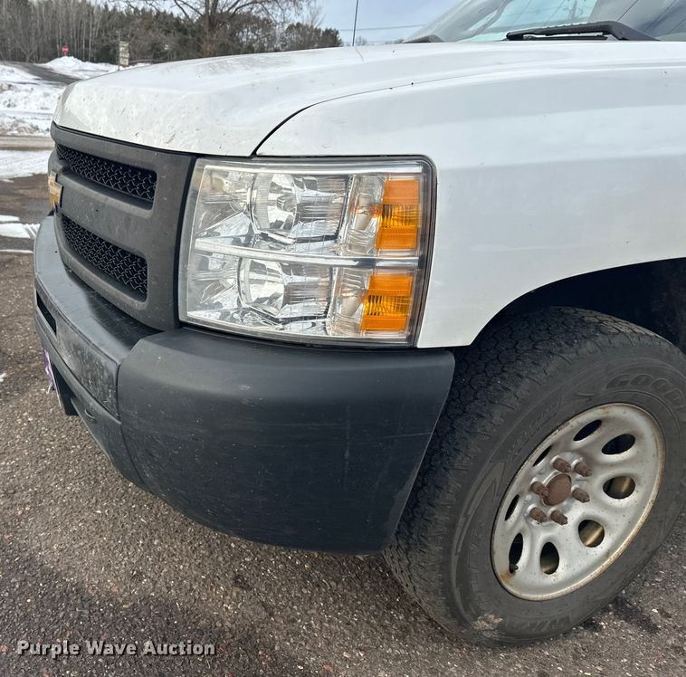 image for item DT6498 2013 Chevrolet Silverado 1500 pickup truck