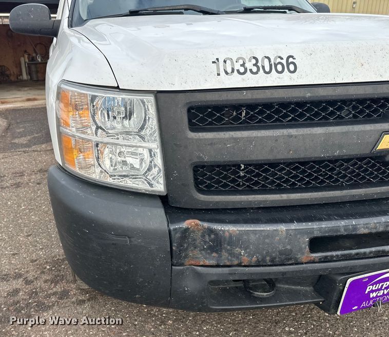 image for item DT6498 2013 Chevrolet Silverado 1500 pickup truck