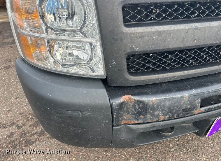 image for item DT6498 2013 Chevrolet Silverado 1500 pickup truck