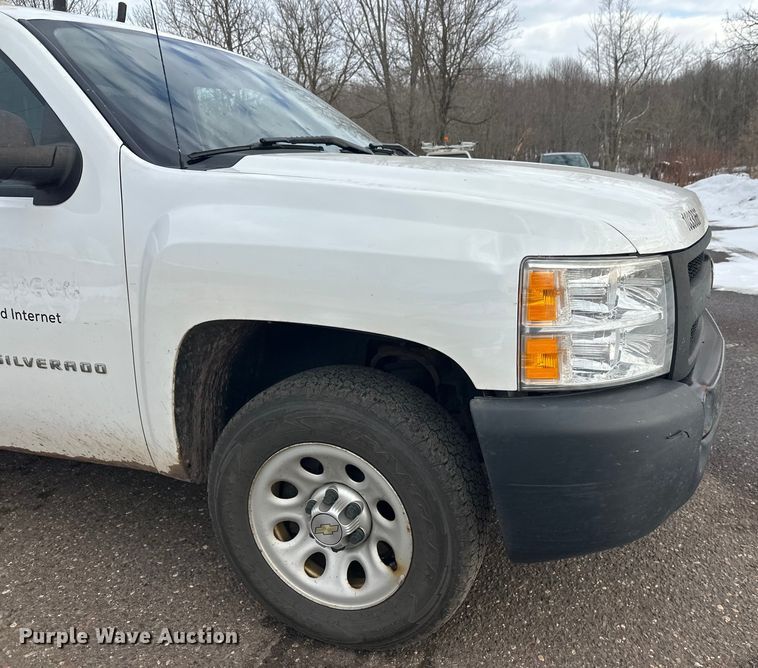 image for item DT6498 2013 Chevrolet Silverado 1500 pickup truck