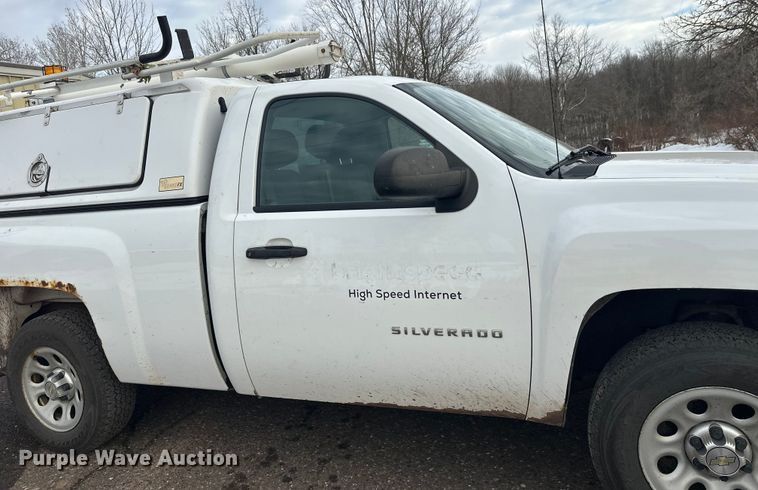 image for item DT6498 2013 Chevrolet Silverado 1500 pickup truck