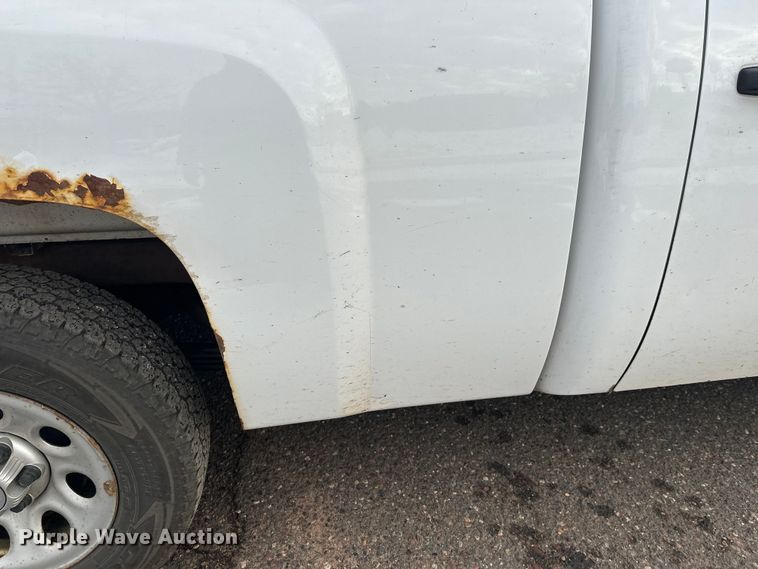 image for item DT6498 2013 Chevrolet Silverado 1500 pickup truck