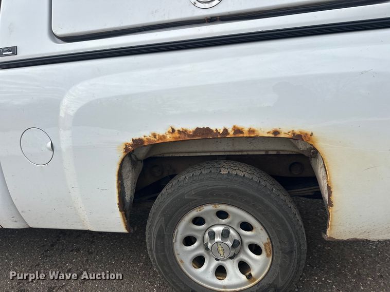 image for item DT6498 2013 Chevrolet Silverado 1500 pickup truck