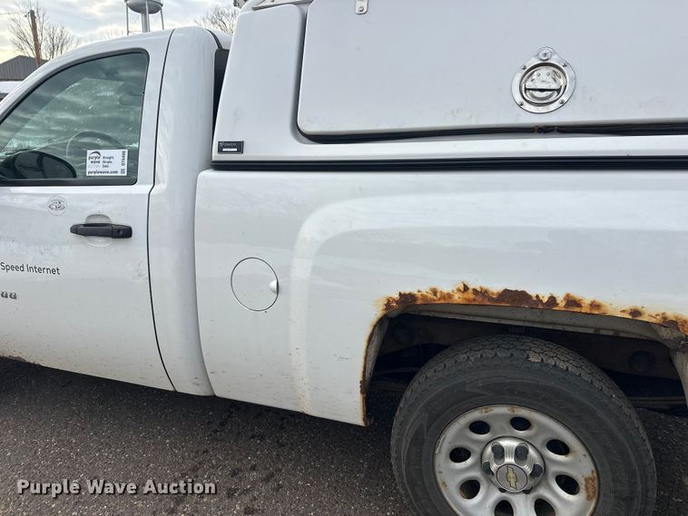 image for item DT6498 2013 Chevrolet Silverado 1500 pickup truck