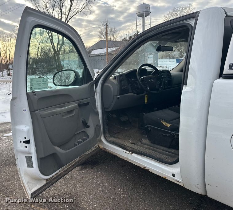 image for item DT6498 2013 Chevrolet Silverado 1500 pickup truck