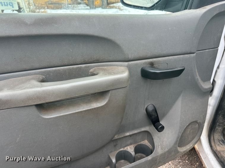 image for item DT6498 2013 Chevrolet Silverado 1500 pickup truck