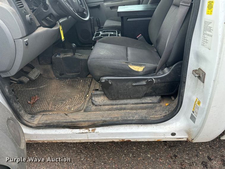 image for item DT6498 2013 Chevrolet Silverado 1500 pickup truck