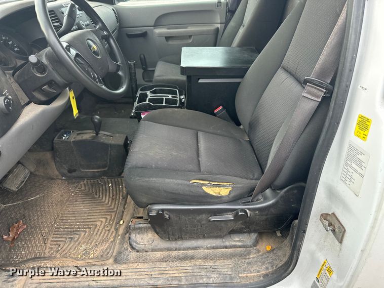 image for item DT6498 2013 Chevrolet Silverado 1500 pickup truck