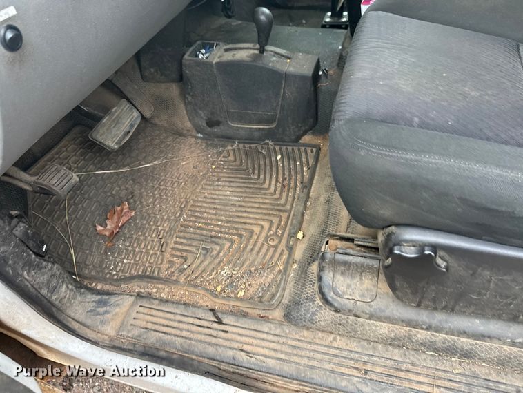 image for item DT6498 2013 Chevrolet Silverado 1500 pickup truck