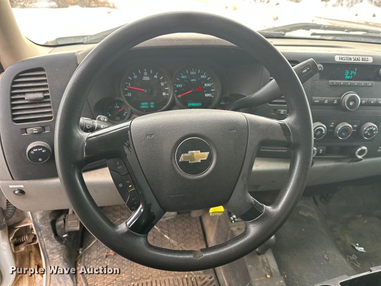 image for item DT6498 2013 Chevrolet Silverado 1500 pickup truck