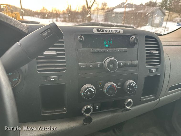 image for item DT6498 2013 Chevrolet Silverado 1500 pickup truck