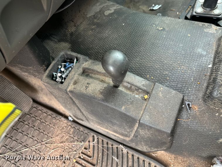 image for item DT6498 2013 Chevrolet Silverado 1500 pickup truck