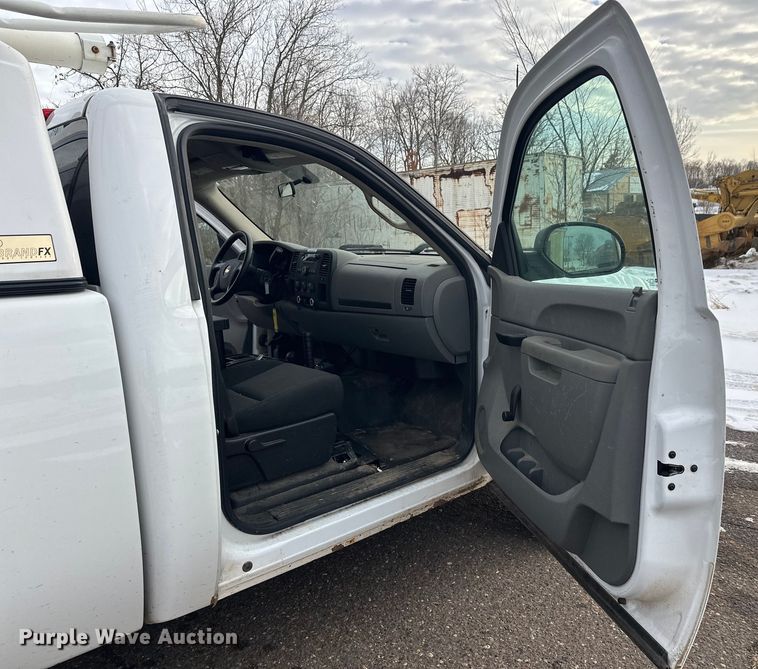 image for item DT6498 2013 Chevrolet Silverado 1500 pickup truck