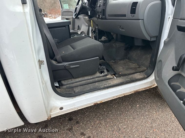 image for item DT6498 2013 Chevrolet Silverado 1500 pickup truck