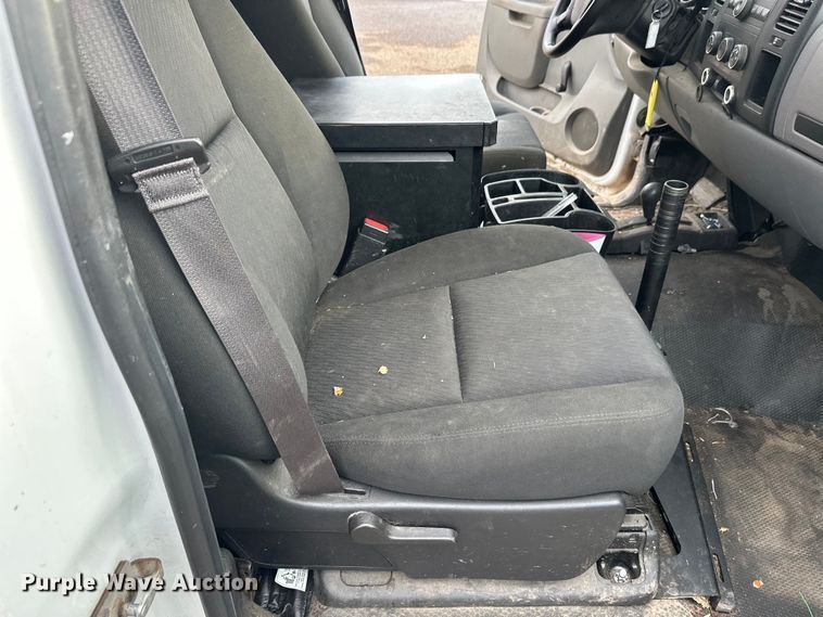 image for item DT6498 2013 Chevrolet Silverado 1500 pickup truck