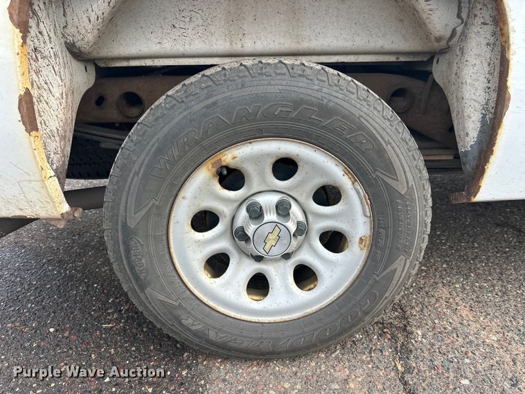 image for item DT6498 2013 Chevrolet Silverado 1500 pickup truck