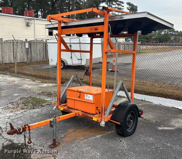 image for item DU0300 Arrow board trailer